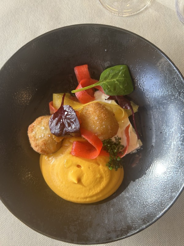 Cromesquis de poisson, espuma de patates douces, panna cotta au thym et citron